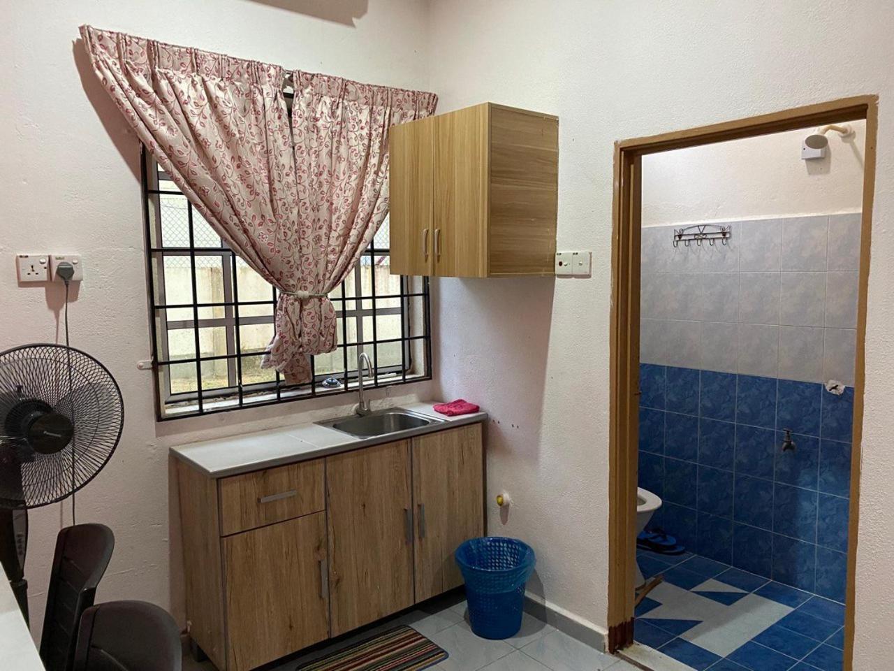 Bilik Harian Pengkalan Chepa Homestay *